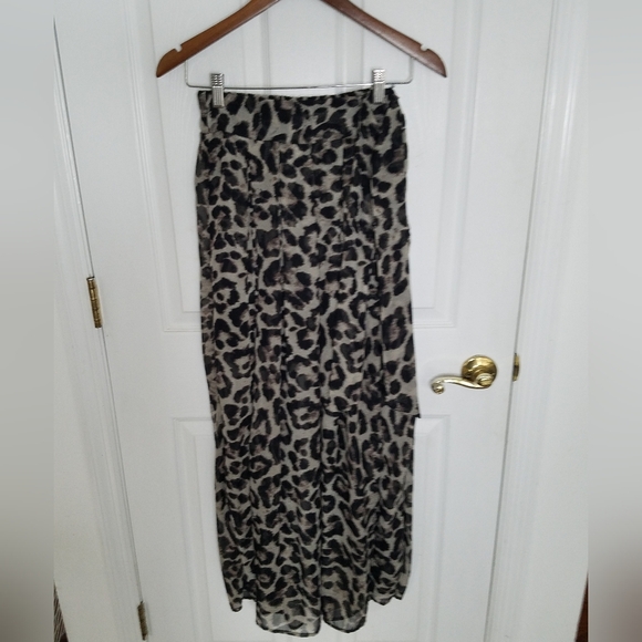 Beautiful Animal Print Flowy Skirt  Size Small - Picture 1 of 11